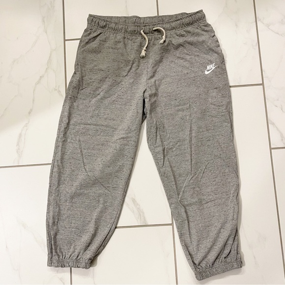 Nike Pants - Nike gray cropped sweatpants size medium